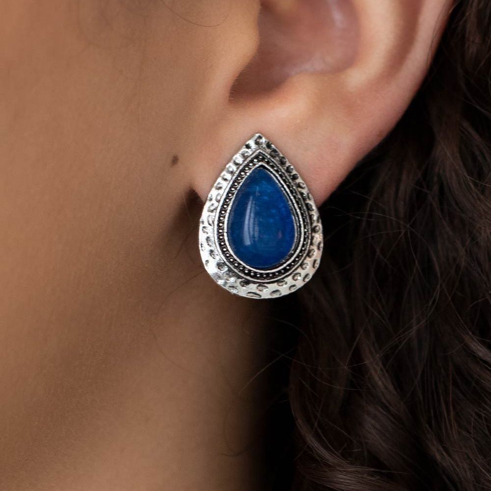 Clip on beautiful silver tone tear drop with royal blue stone center